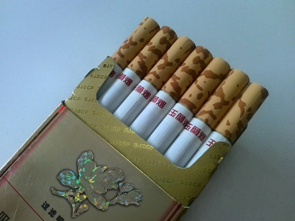 金玉蘭鉆石香煙價(jià)格表圖 鉆石玉蘭煙多少錢(qián)一盒(15元)