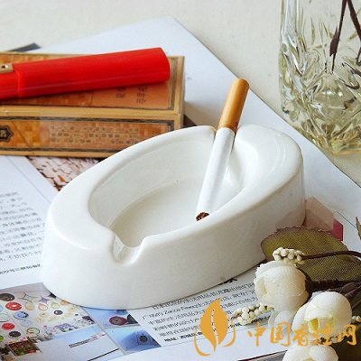 酒店發現煙具竟被罰款千元 煙民未來何去何從